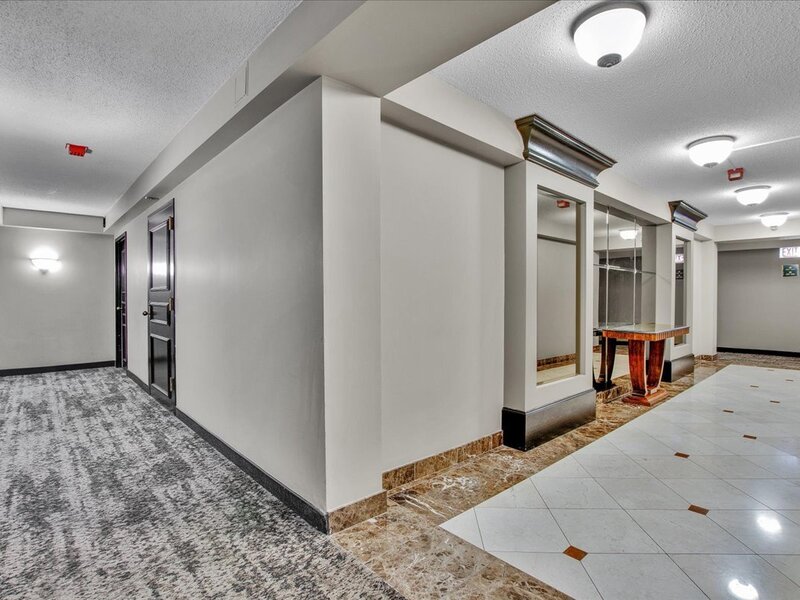 10 E Ontario Street Chicago IL 60611