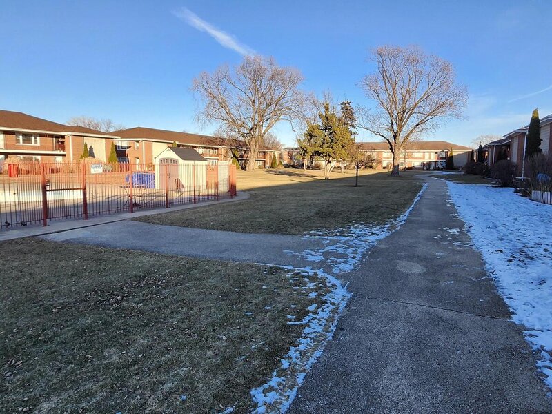 1113 Holiday Lane Des Plaines IL 60016