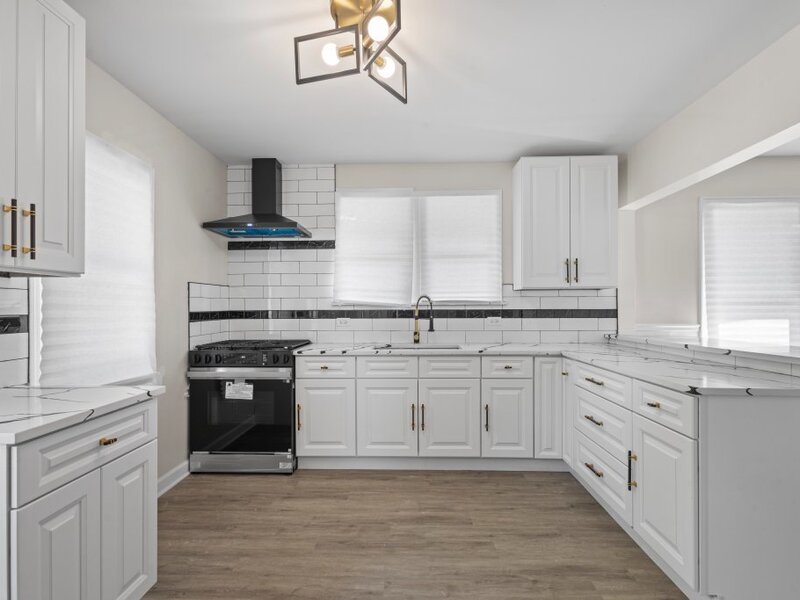 15661 State Street South Holland IL 60473