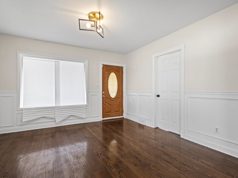 15661 State Street South Holland IL 60473