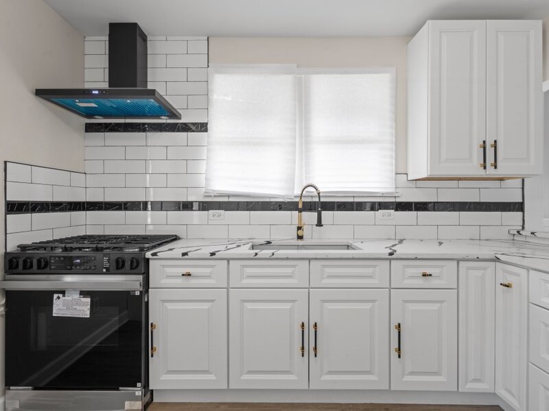 15661 State Street South Holland IL 60473