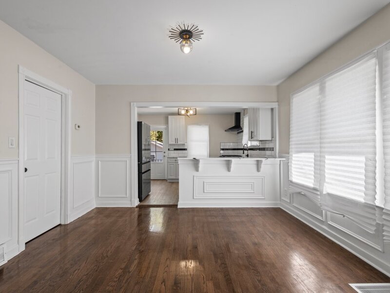 15661 State Street South Holland IL 60473