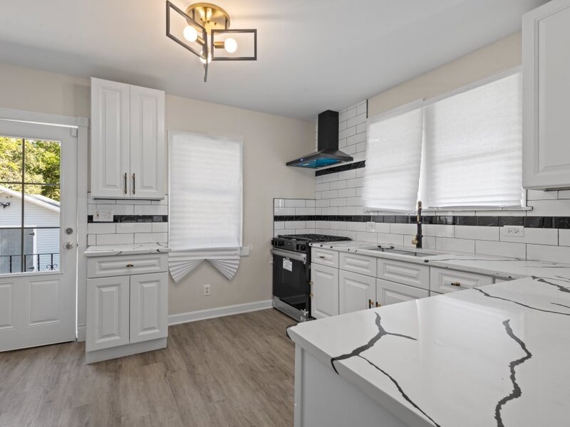 15661 State Street South Holland IL 60473