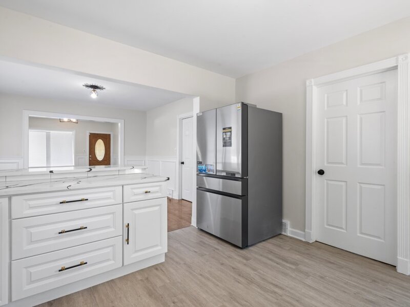 15661 State Street South Holland IL 60473