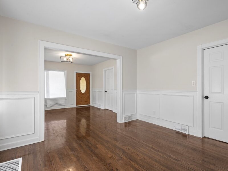 15661 State Street South Holland IL 60473