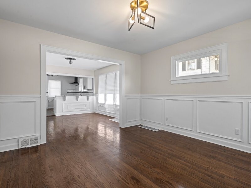 15661 State Street South Holland IL 60473