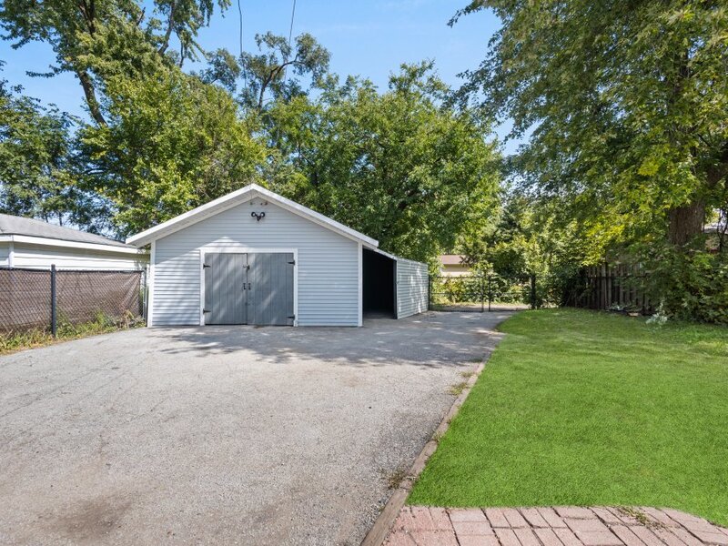 15661 State Street South Holland IL 60473