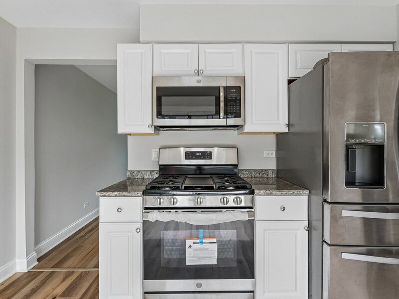 852 Colonial Drive Wheeling IL 60090