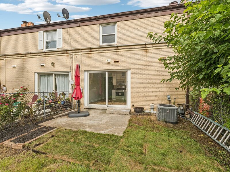 852 Colonial Drive Wheeling IL 60090
