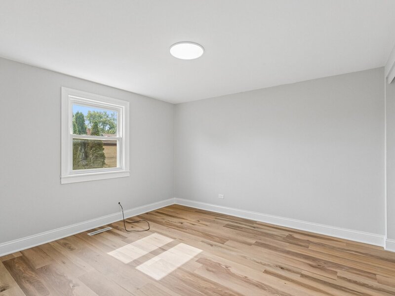 852 Colonial Drive Wheeling IL 60090