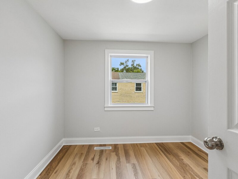 852 Colonial Drive Wheeling IL 60090