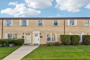 Photo of 852 Colonial Drive Wheeling IL 60090