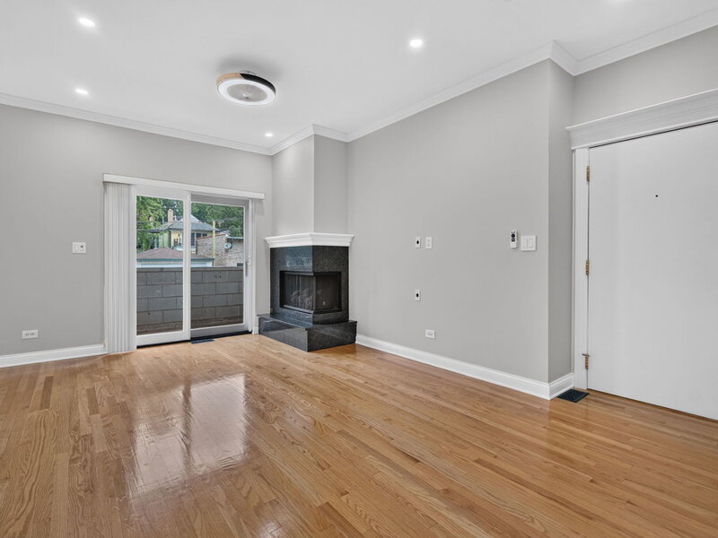 2136 W Evergreen Avenue Chicago IL 60622