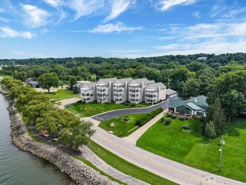 4412 River Drive Moline IL 61265