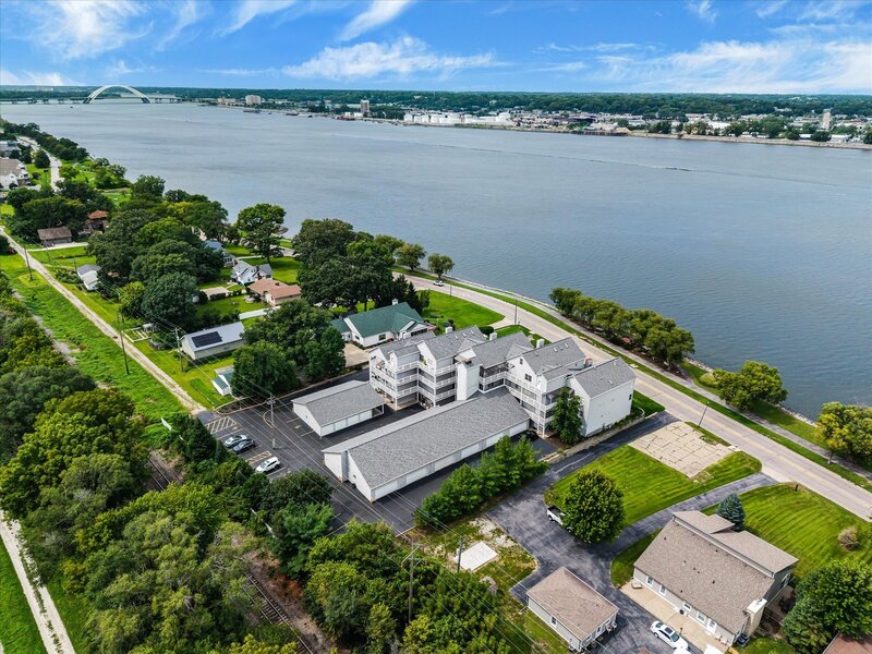 4412 River Drive Moline IL 61265