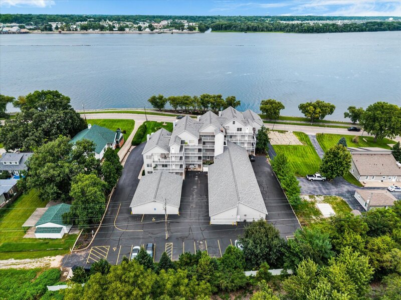 4412 River Drive Moline IL 61265