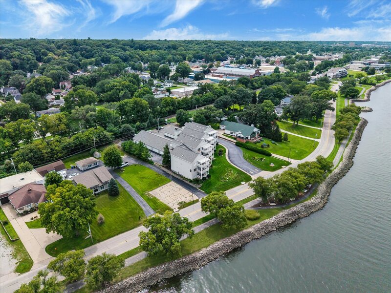 4412 River Drive Moline IL 61265