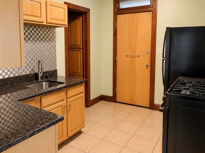 1401 E 72nd Place Chicago IL 60619