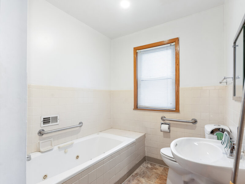519 S 7th Avenue Maywood IL 60153