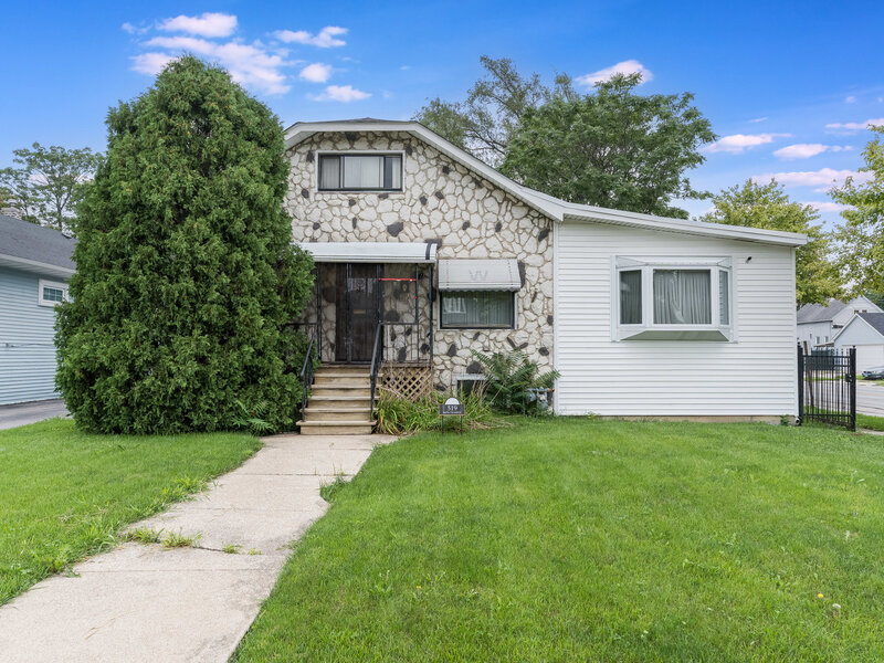 519 S 7th Avenue Maywood IL 60153
