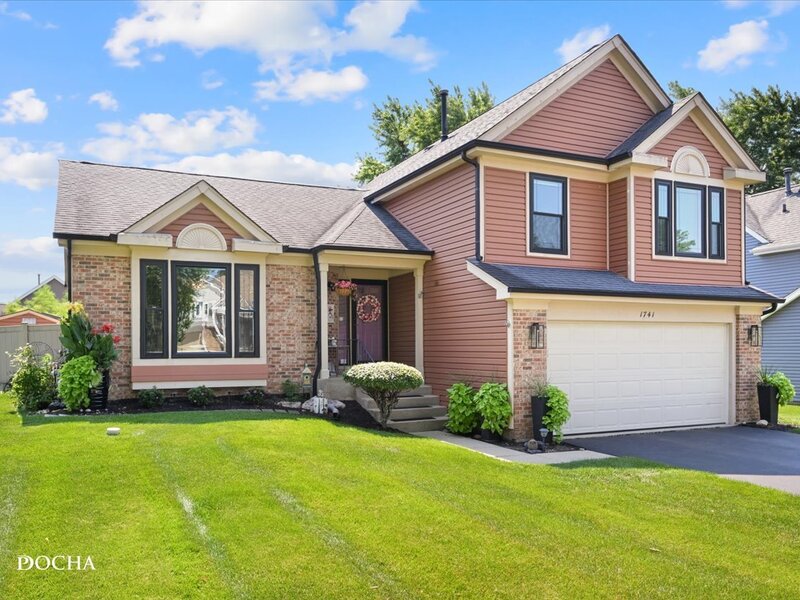 1741 Somerfield Lane Crystal Lake IL 60014