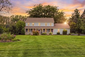 Photo of 7 Cloverfield Circle St. Charles IL 60175