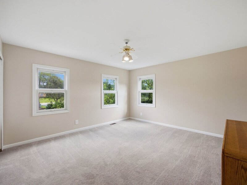 7 Cloverfield Circle St. Charles IL 60175
