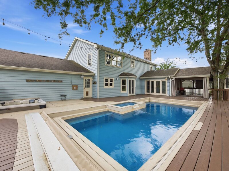 7 Cloverfield Circle St. Charles IL 60175