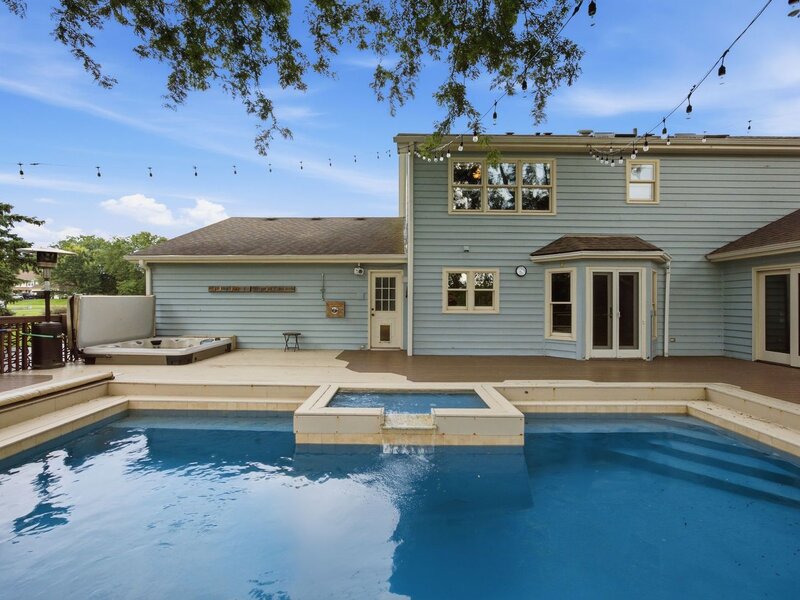 7 Cloverfield Circle St. Charles IL 60175