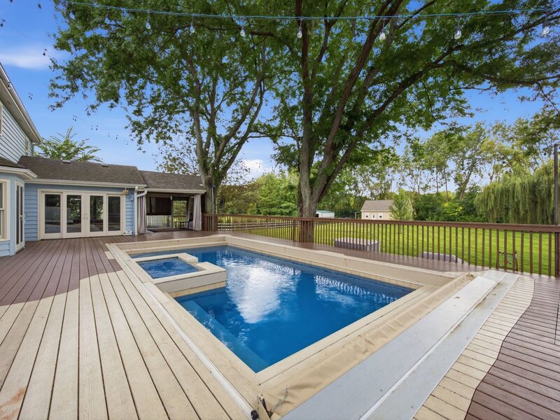 7 Cloverfield Circle St. Charles IL 60175
