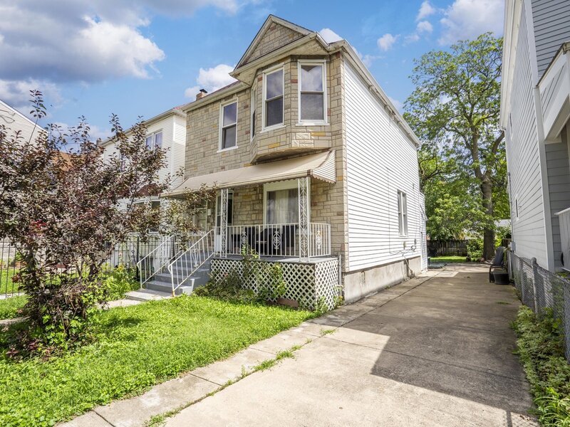 2747 N Saint Louis Avenue Chicago IL 60647