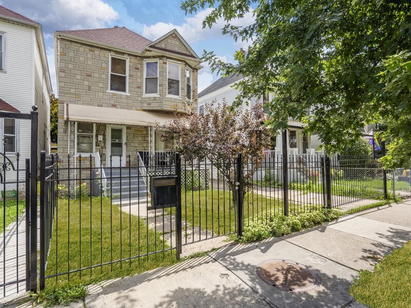 2747 N Saint Louis Avenue Chicago IL 60647