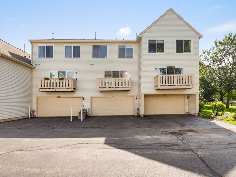 18619 W Sterling Court Grayslake IL 60030