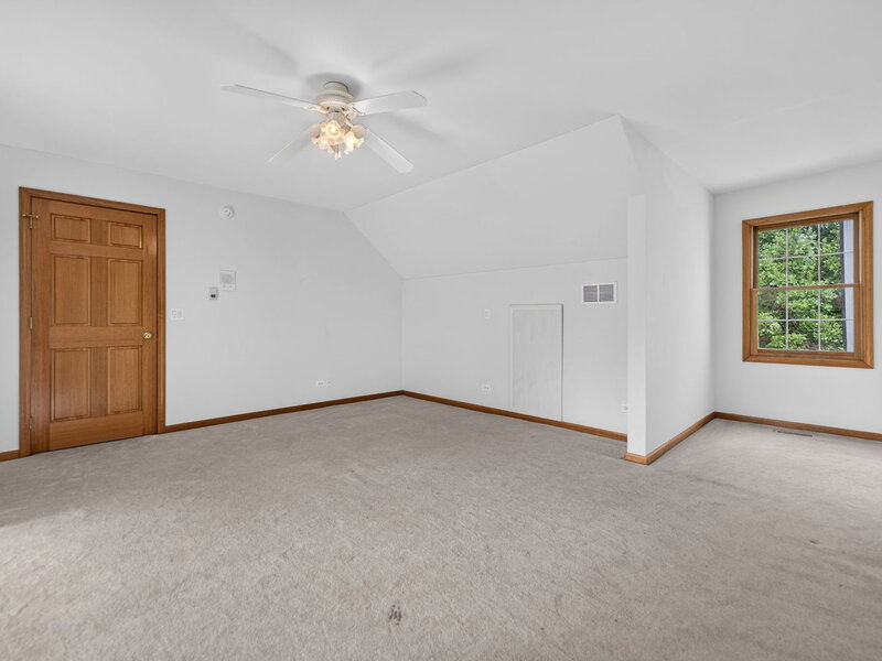 4 S Circle Drive St. Charles IL 60175