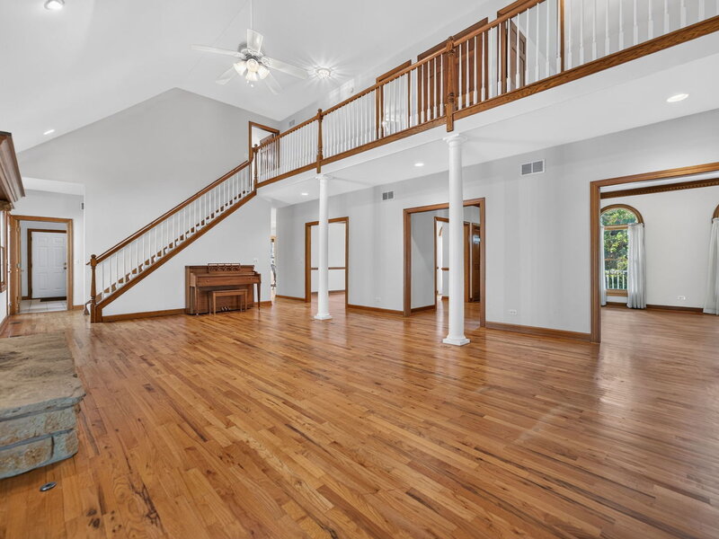 4 S Circle Drive St. Charles IL 60175