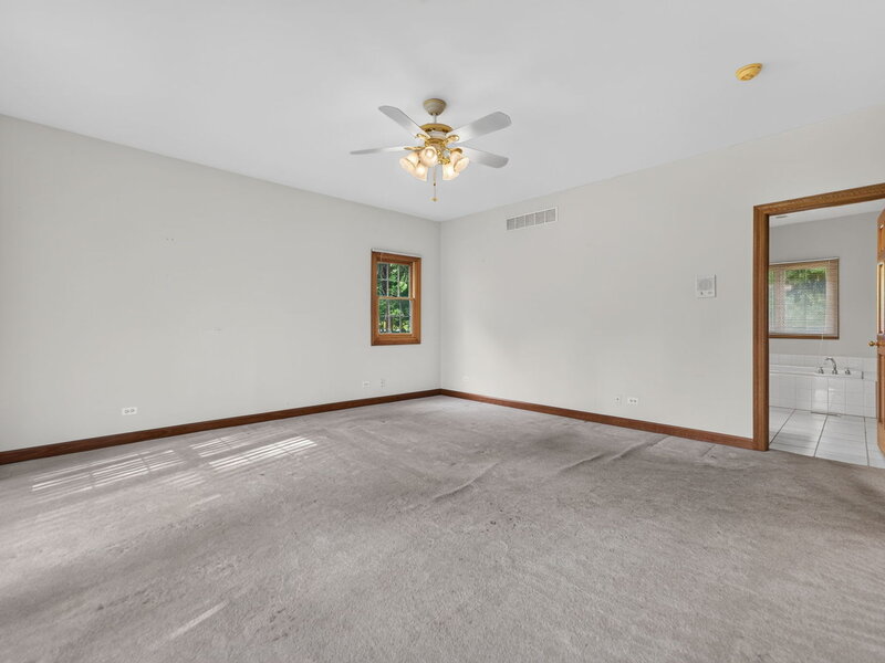 4 S Circle Drive St. Charles IL 60175