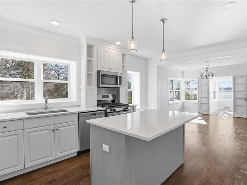297 E Lakeview Avenue Round Lake Beach IL 60073