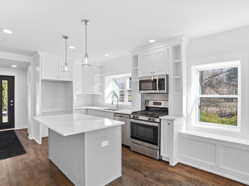 297 E Lakeview Avenue Round Lake Beach IL 60073