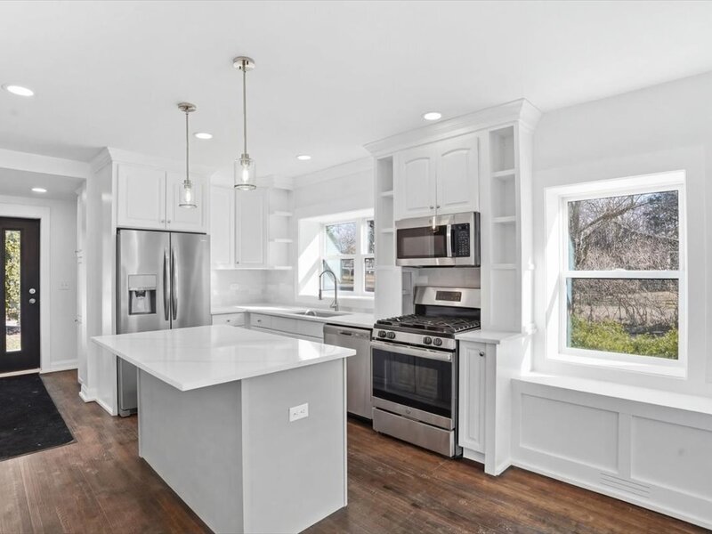 297 E Lakeview Avenue Round Lake Beach IL 60073