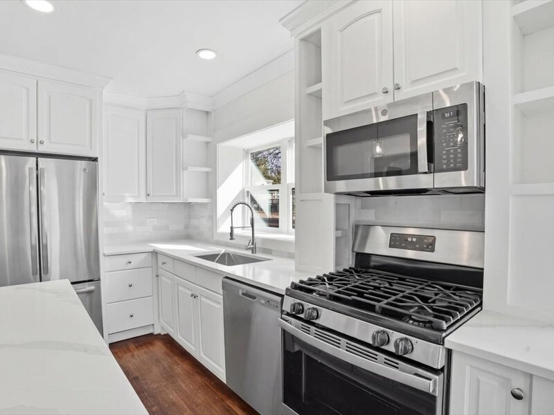 297 E Lakeview Avenue Round Lake Beach IL 60073