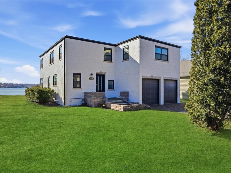 297 E Lakeview Avenue Round Lake Beach IL 60073