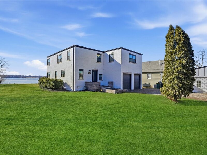 297 E Lakeview Avenue Round Lake Beach IL 60073