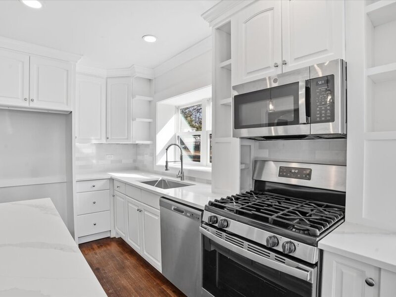 297 E Lakeview Avenue Round Lake Beach IL 60073