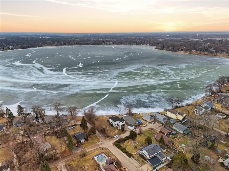 297 E Lakeview Avenue Round Lake Beach IL 60073