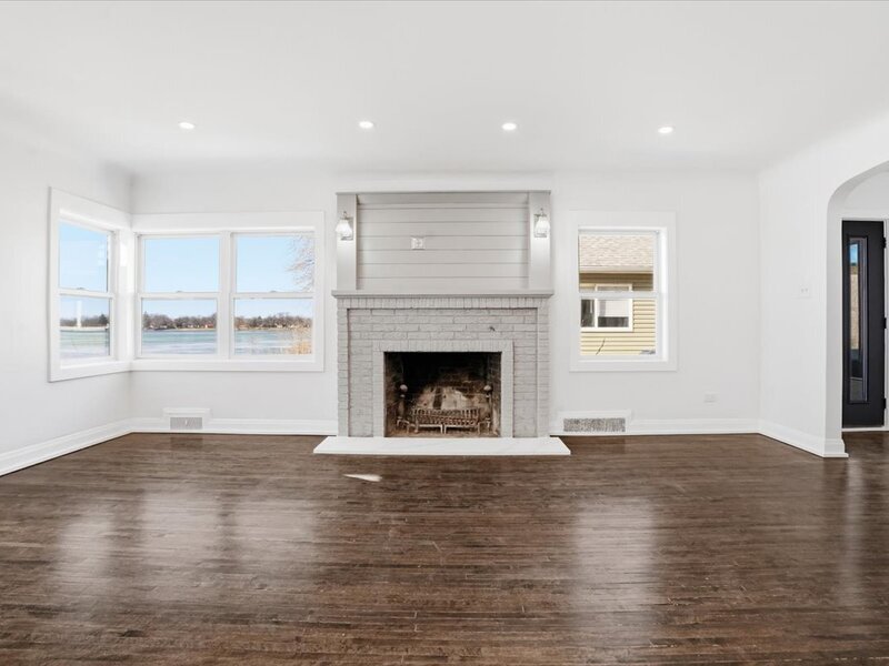 297 E Lakeview Avenue Round Lake Beach IL 60073