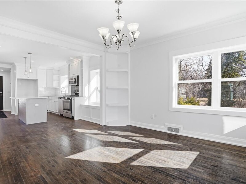 297 E Lakeview Avenue Round Lake Beach IL 60073