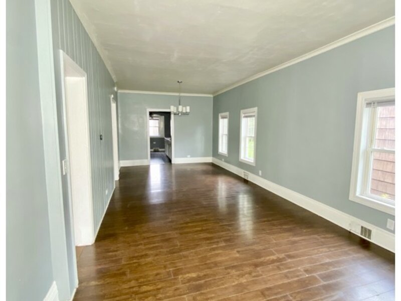 626 Bent Street Elgin IL 60120