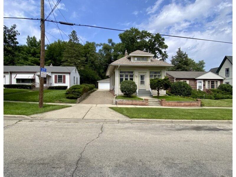 626 Bent Street Elgin IL 60120