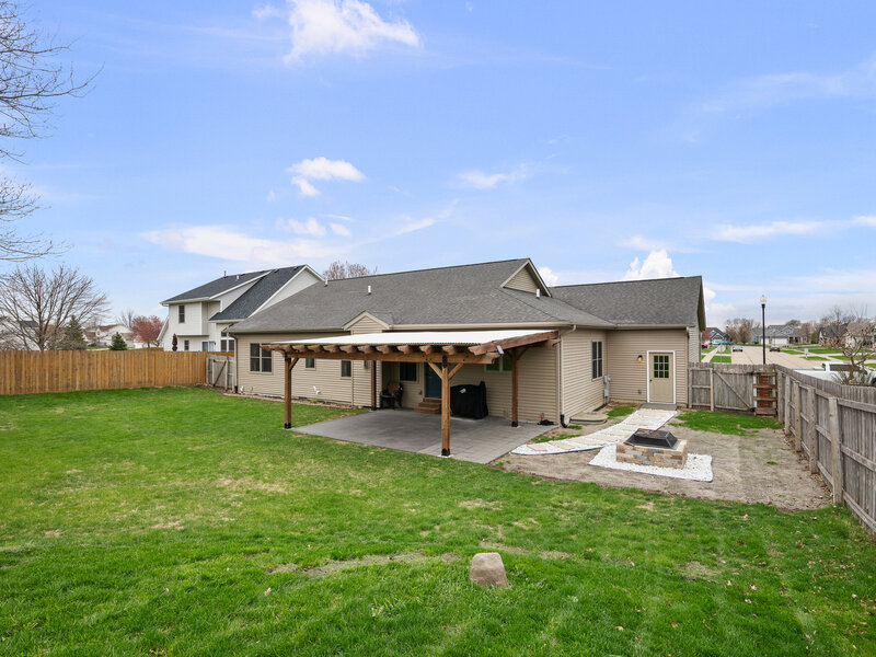 510 Pinehurst Drive Eldridge IA 52748