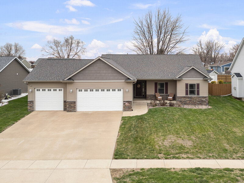 510 Pinehurst Drive Eldridge IA 52748
